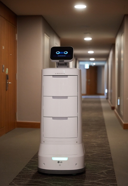 20201111 LG CLoi Servebot2 - 와우테일