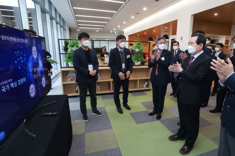 20210317 Prime minister visiting LGsciencePark2 - 와우테일