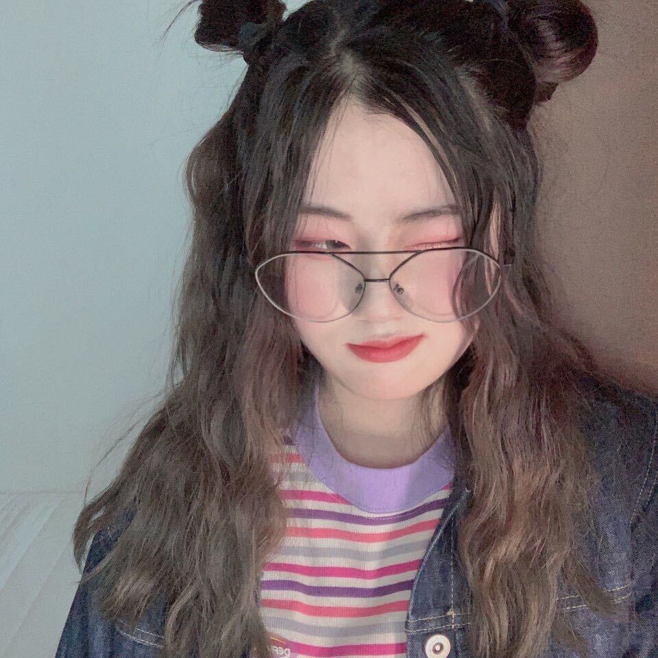 사진 2 D2ear디이어 한정판 NFT 앨범 발매 - 와우테일
