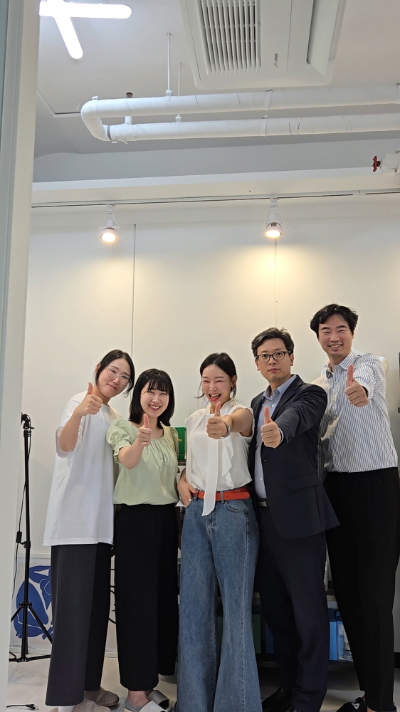 팀원 단체사진1 - 와우테일