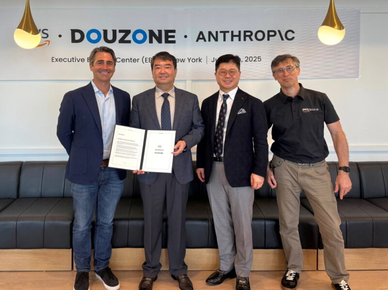 더존비즈온, 'AWS·앤트로픽'과 글로벌 AI 사업 협력 1 DOUZONE - 와우테일