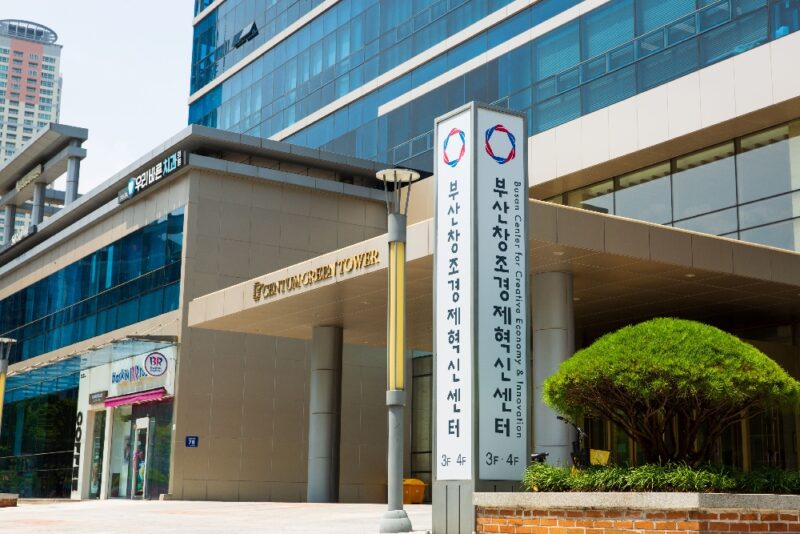 부산센터·한국사회투자, '부산 혁신 스케일업 출자사업' 선정…59억원 규모 펀드 조성 1 %EB%B6%99%EC%9E%84 %EB%B6%80%EC%82%B0%EC%B0%BD%EC%A1%B0%EA%B2%BD%EC%A0%9C%ED%98%81%EC%8B%A0%EC%84%BC%ED%84%B0 %EC%99%B8%EB%B6%80 %EC%A0%84%EA%B2%BD - 와우테일