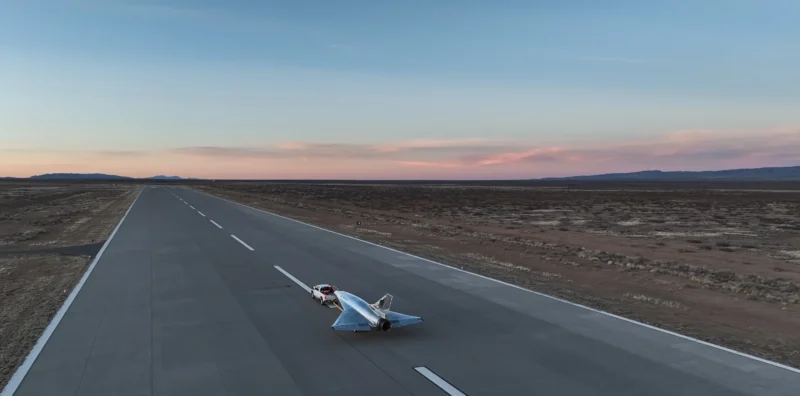 Hermeus VehicleDownRunwayRight - 와우테일