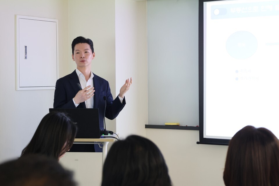 Upvalue raised Series A funding to Scale Its Unique Financial Education ...